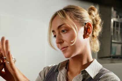 Who teaches jewelry making now that the old workshops are gone?