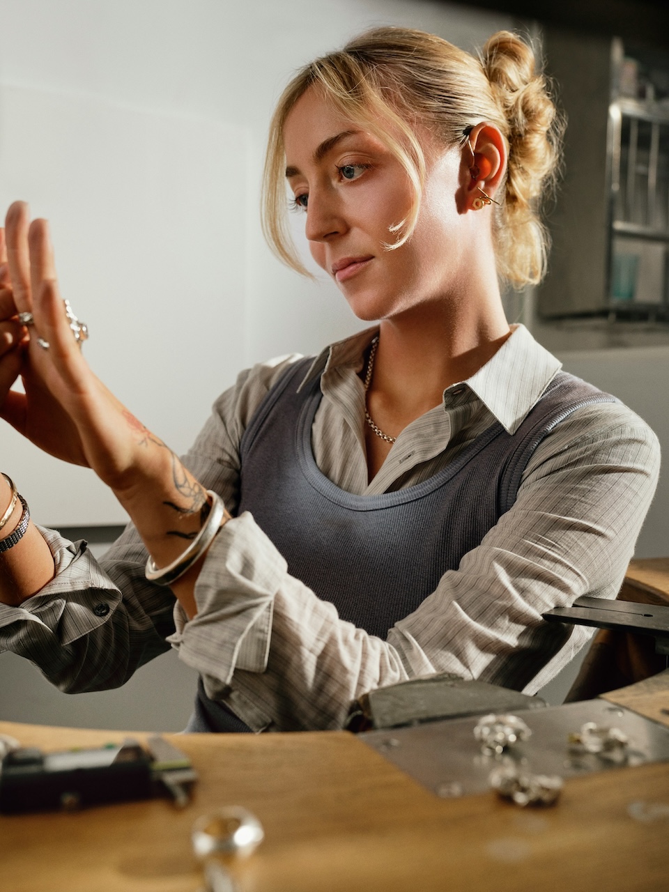 Who teaches jewelry making now that the old workshops are gone?